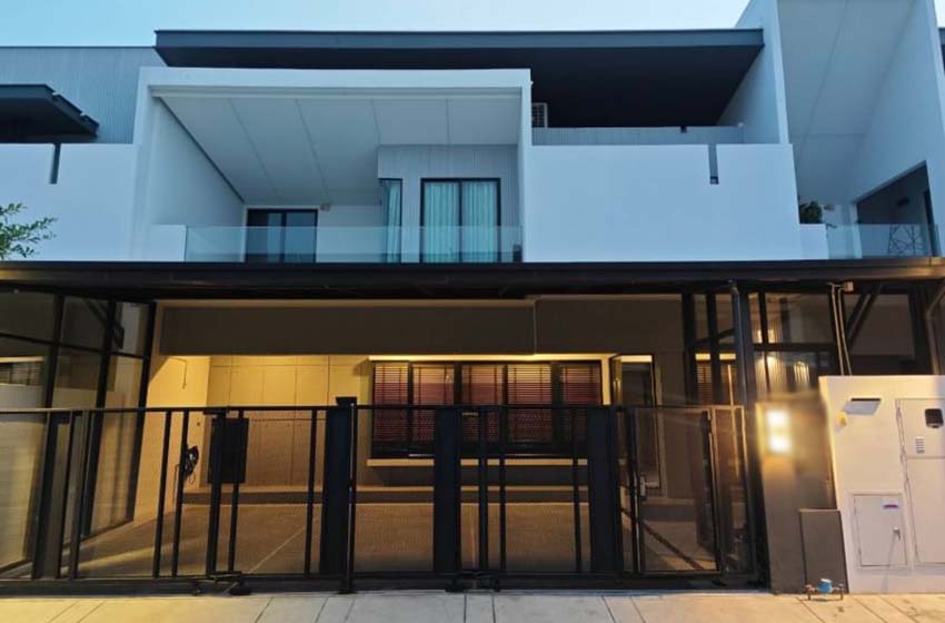 House with Shared Pool in Bangnatrad 